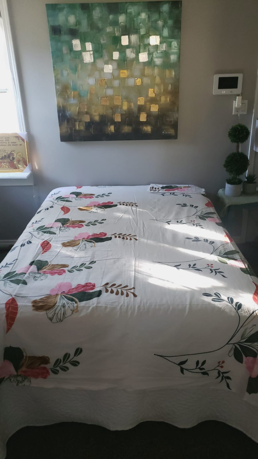 White Flower Flat Bedsheet