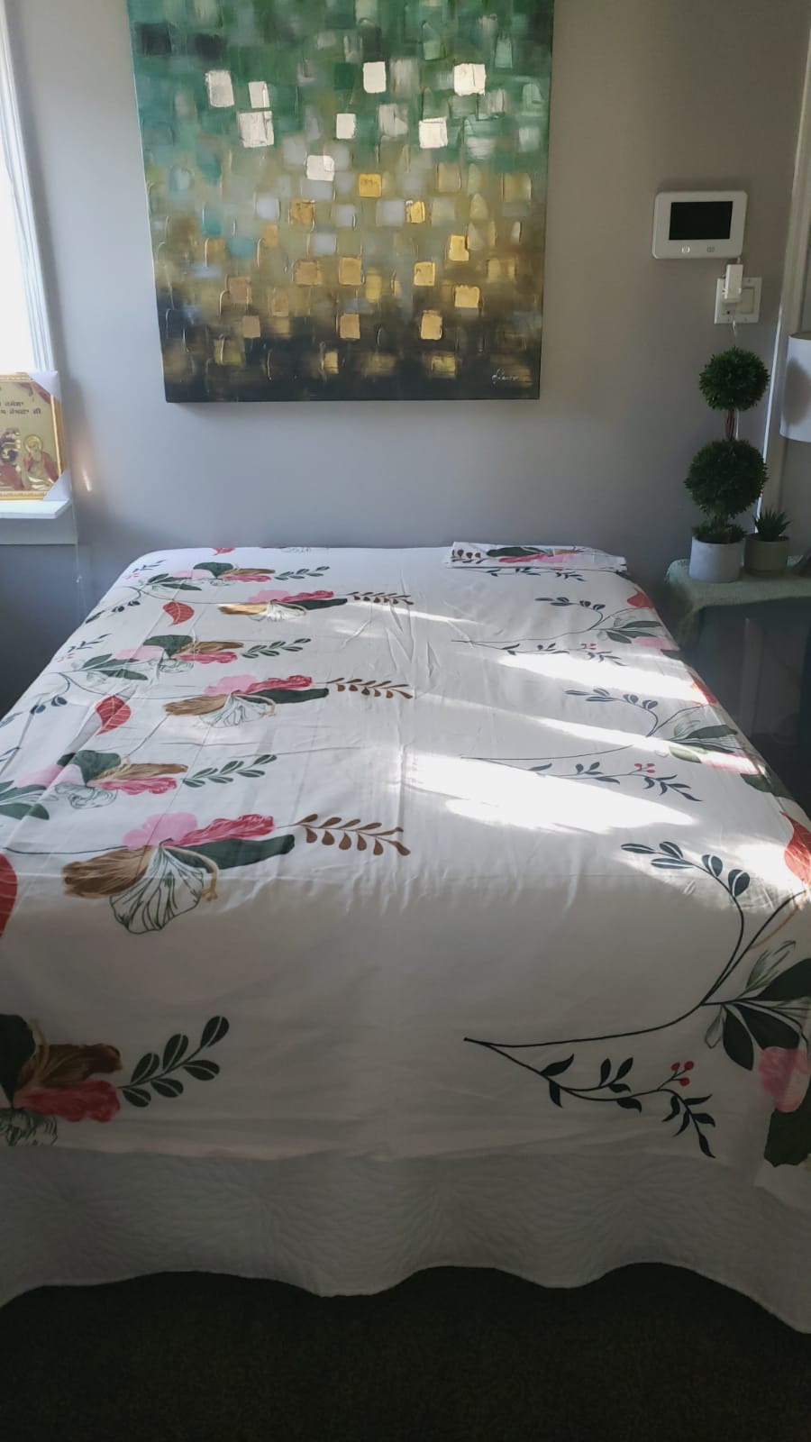 White Flower Flat Bedsheet