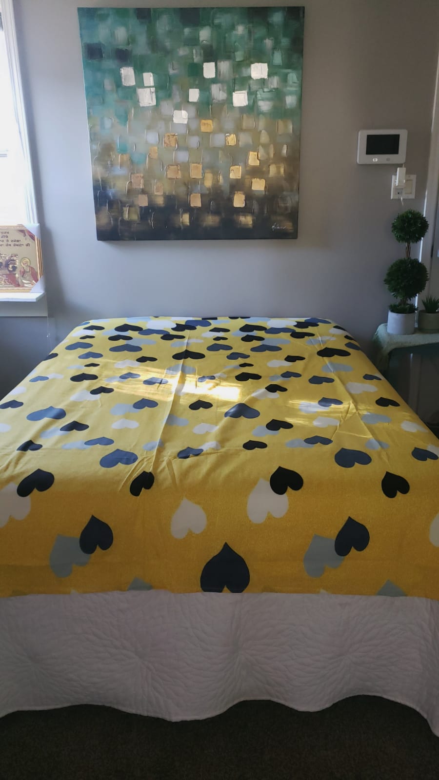 Beautiful Yellow Bedsheet with Blended hearts